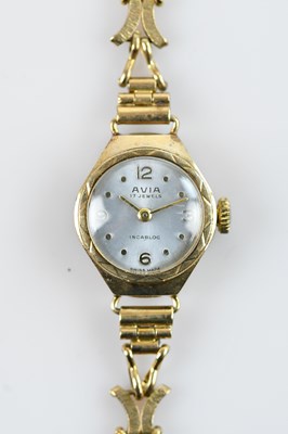 Lot 412 - AVIA; a lady's 9ct gold cased 17 jewel...