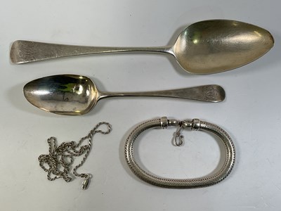 Lot 185 - A George III hallmarked silver tablespoon,...