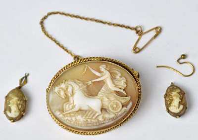 Lot 882 - A 9ct gold brooch set with shell cameo...