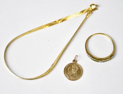 Lot 832 - A small group lot of 9ct yellow gold...