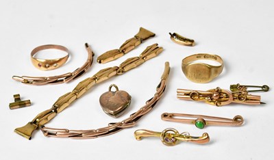 Lot 964 - A quantity of 9ct gold jewellery, comprising a...