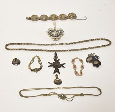 Lot 974 - A group of 925 silver jewellery, comprising an...