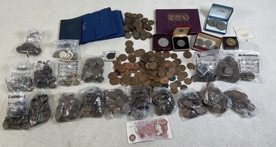 Lot 196 - A large collection of mixed coinage including...