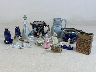 Lot 102 - A group of decorative ceramics including a...