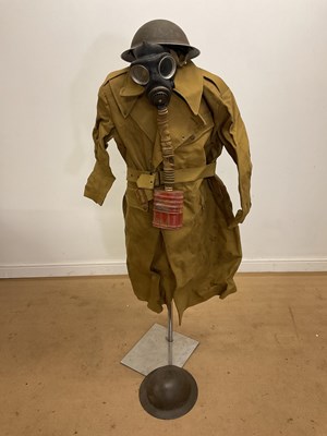 Lot 44 - British military clothing, comprising a...
