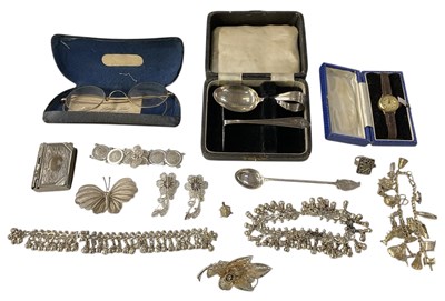 Lot 1438 - A quantity of 925 silver and white metal...