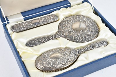 Lot 479 - W I BROADWAY; an Elizabeth II hallmarked...