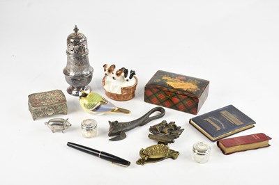 Lot 229 - An assortment of collectors' items including a...