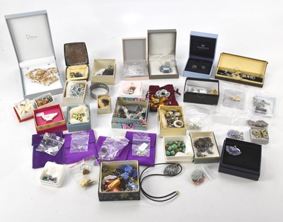 Lot 387 - A collection of costume jewellery comprising...