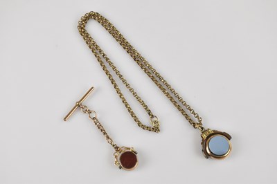Lot 35 - A 9ct yellow gold and hardstone/bloodstone...