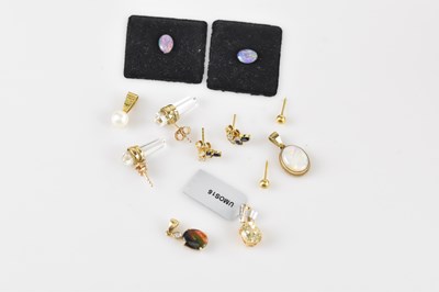 Lot 19 - An 18ct yellow gold and simulated pearl...