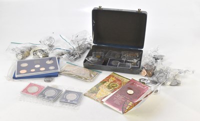 Lot 527 - A mixed collection of coinage including...