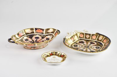 Lot 255 - DERBY; a 19th century 'Imari' pattern shaped...
