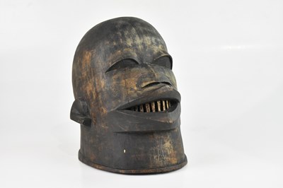 Lot 355 - An African Makonde helmet mask, height 27cm.