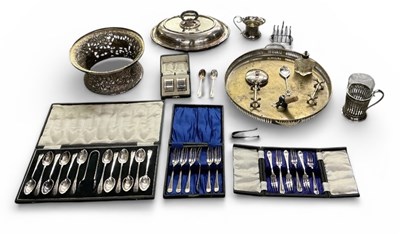 Lot 1091 - A quantity of assorted silver plated items...