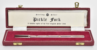 Lot 1149 - FRANCIS HOWARD LTD; an Elizabeth II cased...