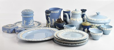 Lot 1044 - WEDGWOOD; a collection of assorted jasper and...