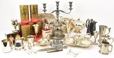 Lot 1104 - A quantity of mixed various silver plated...