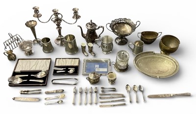 Lot 1093 - A quantity of assorted silver plated items...
