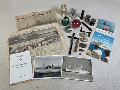 Lot 18 - A group of collectors' items including two...