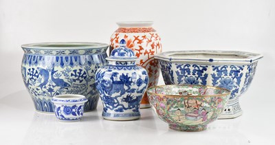 Lot 1442 - A modern Chinese blue and white fish bowl,...