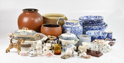 Lot 1071 - A collection of ceramics, glass and metalware...