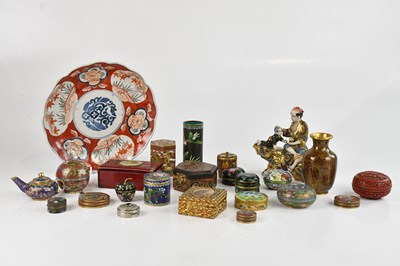 Lot 1432 - A Japanese Imari cabinet plate, a Satsuma...
