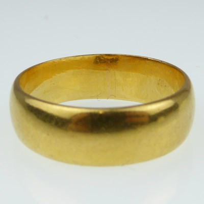 Lot 922 - A 22ct gold wedding ring, size M, approx. 5.8g.