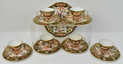 Lot 542 - ROYAL CROWN DERBY; a nineteen piece 8310...