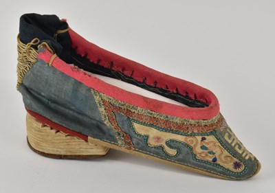 Lot 1048 - A 19th century Chinese silk bound shoe, length...