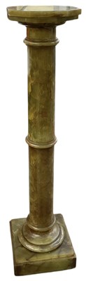 Lot 37 - A late 19th/early 20th century onyx marble...