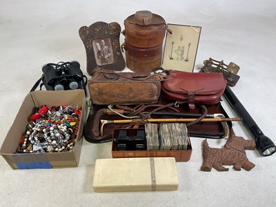 Lot 11 - A quantity of collectors' items, including...