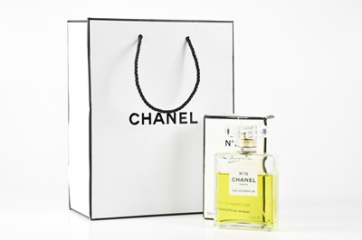 Lot 1300 - CHANEL NO. 19; a 100ml bottle of Eau de Parfum...