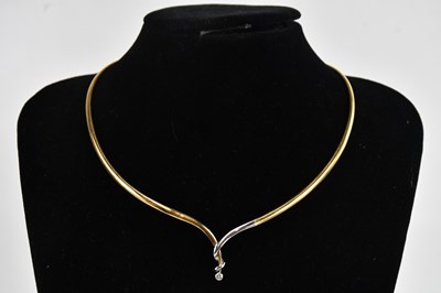 Lot 303 - A yellow and white metal diamond set choker,...