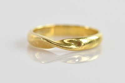Lot 554 - An 18ct yellow gold twist band, size M, approx...