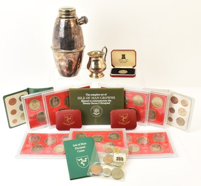 Lot 338 - A group of mixed collectables comprising three...