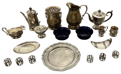 Lot 1096 - A quantity of assorted silver plated items,...
