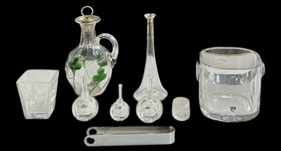 Lot 573 - A George V hallmarked silver mounted clear and...