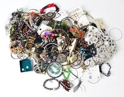 Lot 751 - A quantity of costume jewellery to include...