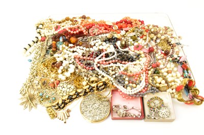 Lot 1450 - A quantity of modern and vintage costume...