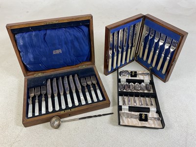 Lot 338 - A group of silver plated flatware, cased, and...