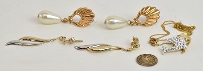 Lot 1210 - A 9ct yellow gold Mexican Estados Unidos style...