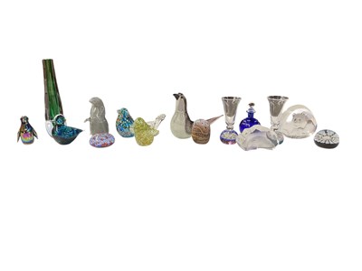 Lot 591 - A small quantity of assorted art glass...