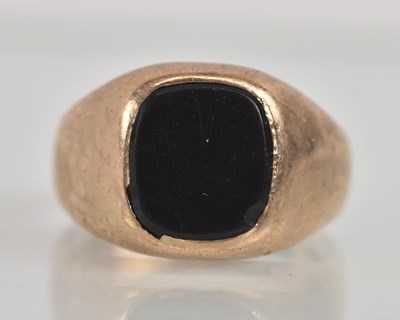 Lot 1265 - A 9ct yellow gold onyx set signet ring, size O,...