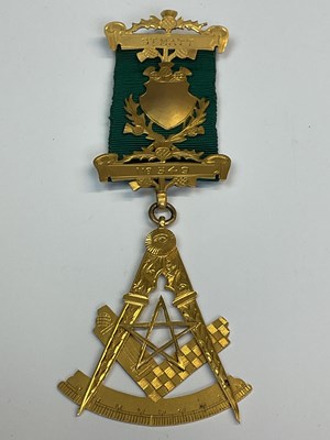 Lot 367 - MASONIC INTEREST; a 9ct yellow gold jewel with...