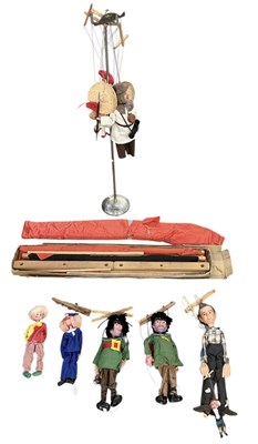 Lot 422 - Ten assorted puppets, including David Leech...