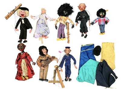 Lot 461 - Six assorted vintage puppets, including...