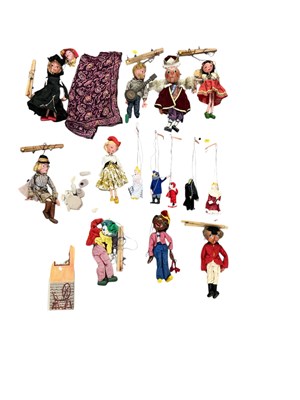 Lot 467 - A large quantity of assorted puppets including...