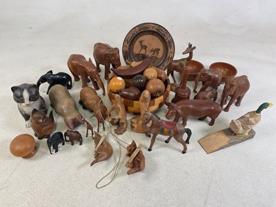 Lot 13 - A quantity of treen, to include a bowl of...