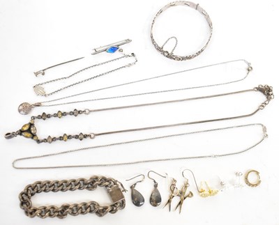 Lot 725 - A group of 925 silver jewellery, to include a...